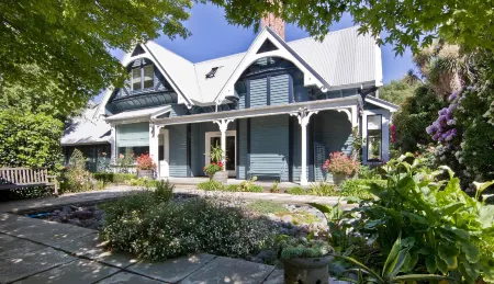 奧拉里和奧拉里公寓