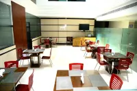 Hotel Masineni Grand - parking