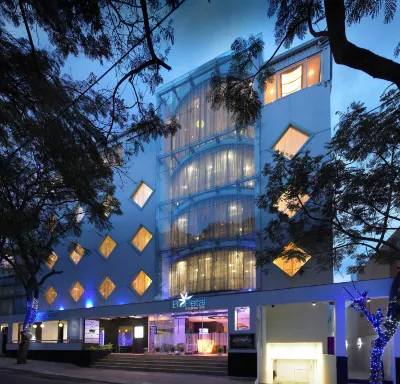 Blu Petal - A Business Hotel Hotel dekat Christ University
