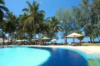 Bluebay Beach Resort & Spa - Beach