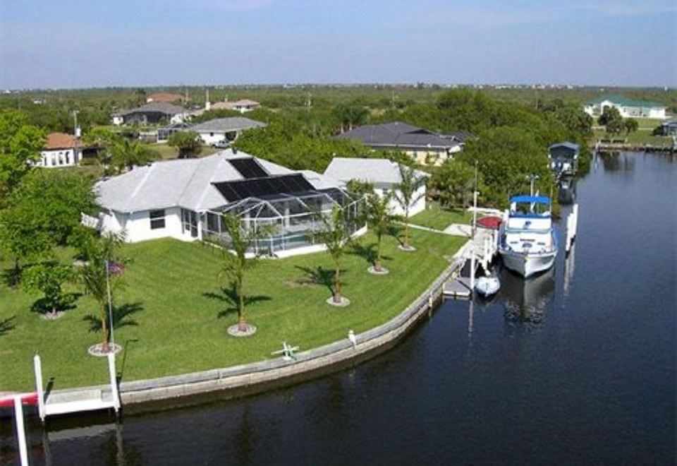 Tropical Paradise Bed & Breakfast - Housity