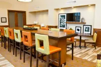 Hampton Inn & Suites Salinas فنادق في ساليناس