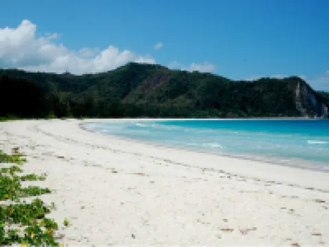 Sinar Tambolaka Hotel di Radamata