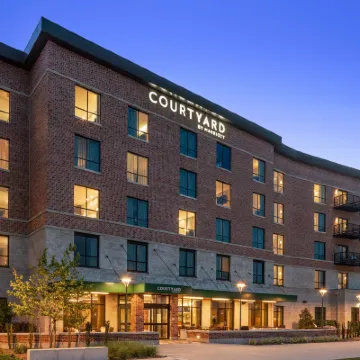 Courtyard Houston Northeast Hotels near Inspire Church