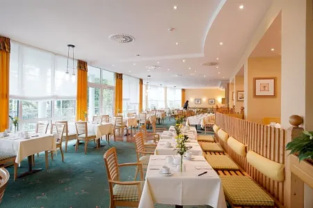 H+ Spa Friedrichroda Отели рядом с достопримечательностью «KuKuNa - Zentrum für Kunst, Kultur und Natur»