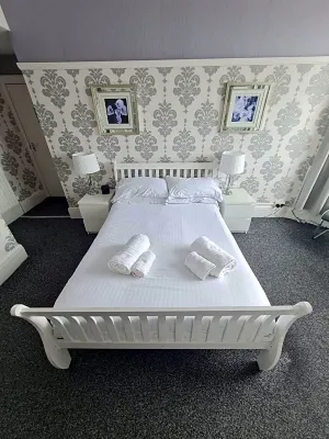 Queens Plaza Hotel Hotels near Thornton Little Theatre