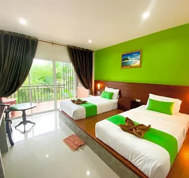 ห้องดีลักซ์ เตียงแฝด พร้อมระเบียง