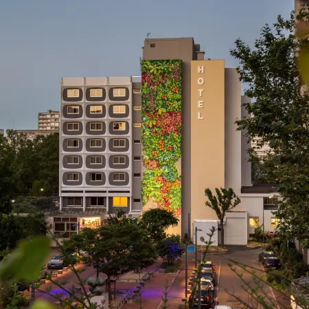 Hotel des Congrès Отели рядом с достопримечательностью «06. Парк-де-ла-Тет»