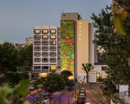 Hotel des Congrès โรงแรมในจังหวัดโรน