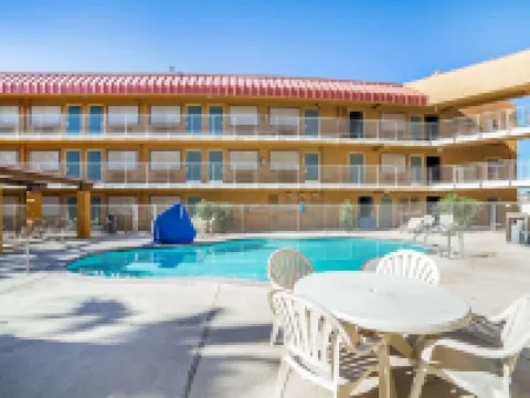 ロードウェイ イン & スイーツ ニードルズ ニードルズのホテル