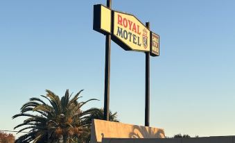 Royal Motel Tracy
