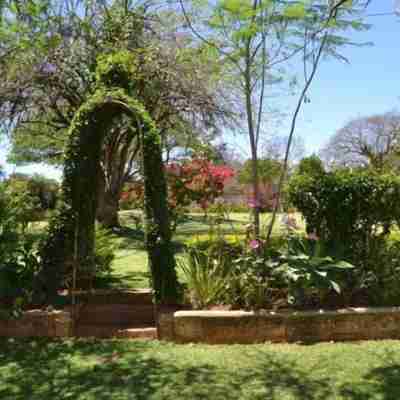Ebuhleni Guest Lodge Hotel Exterior