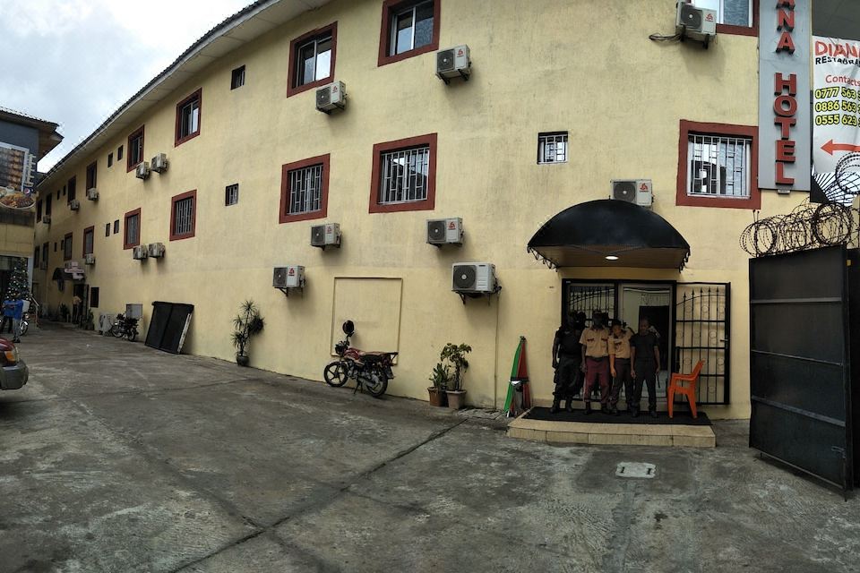 Diana Hotel - Housity