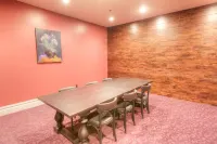 Montvale Hotel - parking