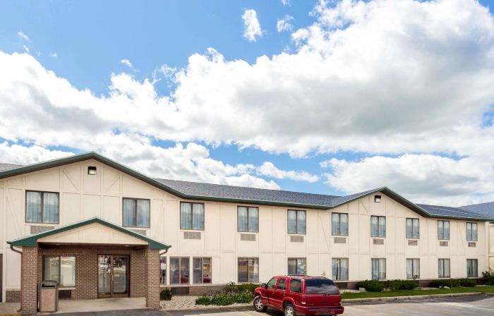 Delavan Inn and Suites