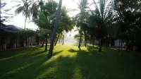 Carolina Beach Resort & Spa Hotel dekat Mahagama Vijitharamaya