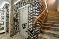 Family Aparthotel Temple of Assumption (Paromeniye) 주변 호텔