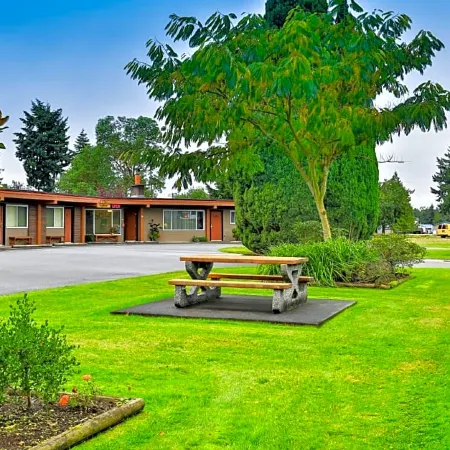 Arbutus Grove Motel