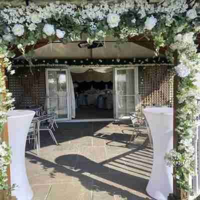 Rettendon Lodge Hotel Exterior