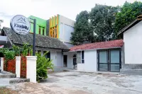 Kirribilli Guest House Syariah Hotels near Trampoline Park