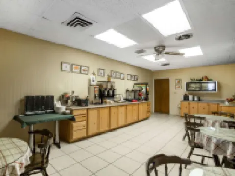 Econo Lodge Salina Scenic Route 89 & I-70 Hotels in Salina