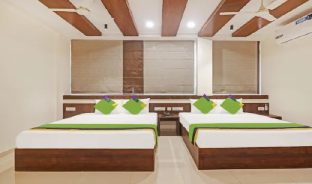 Treebo Arastu Grand โรงแรมใกล้ลาดบาซาร์