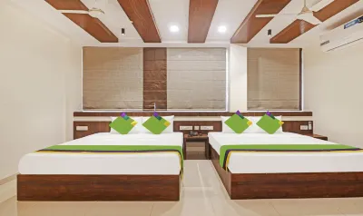 Treebo Arastu Grand Các khách sạn gần Chowmahalla Palace