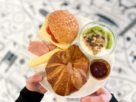 Kaboom Hotel Maastricht Отели рядом с достопримечательностью «Базилика Святого Серватия»