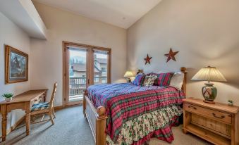 Luxury 2Br + Loft, Lodge at Kirkwood Unbeatable Location 2 Bedroom Condo by RedAwning