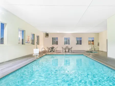 Super 8 by Wyndham Pueblo