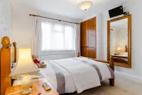 Brooklyn House Hotel dekat Tottenham Hotspur Football Club Training Ground