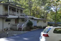 Inn the Woods Bed and Breakfast Hotel in zona Georgie O's