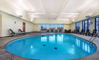 La Quinta Inn & Suites by Wyndham Springfield Airport Plaza