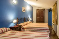 Hostal San Cayetano Hotels near Castillo del Laurel
