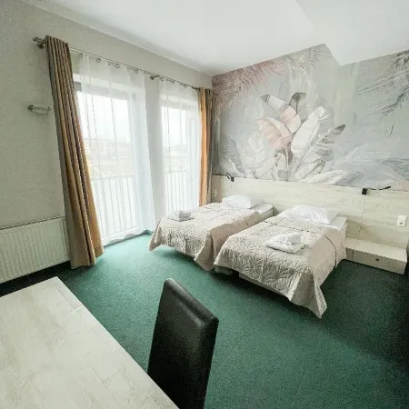 Hotel Poleski Отели рядом с достопримечательностью «Драгонс Ден»