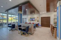 Holiday Inn Express & Suites Auburn Downtown