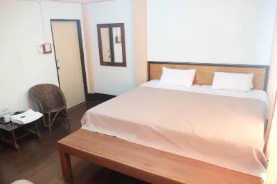Manilath Guesthouse Hotels near ຊຸບເປີມາກເກັດຈີນ