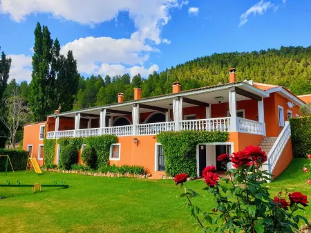 Hospedium Hotel Val de Pinares Отели в г. Альбакете