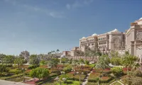 Emirates Palace Mandarin Oriental, Abu Dhabi Hotel dekat Abu Dhabi Corniche and Breakwater