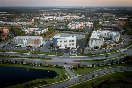 Aloft Orlando Lake Buena Vista Отели рядом с достопримечательностью «Бейзилика оф Нешнел Шрайн оф Мэри, Квин оф Юниверс»