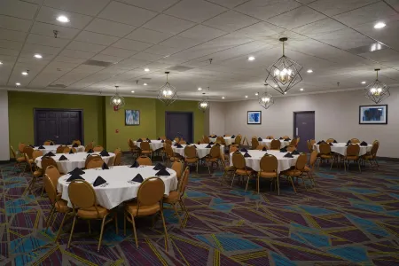 Best Western Plus Morristown Conference Center Hotel Отели в г. Банберри