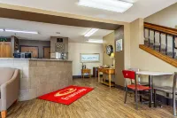 Econo Lodge - parking