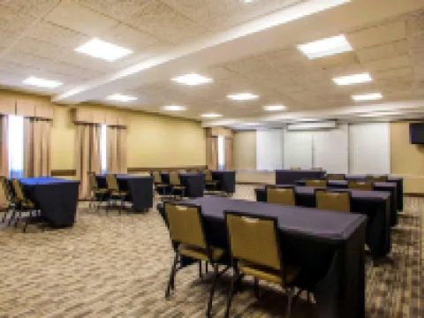 Quality Inn & Suites Hotels in Peoria