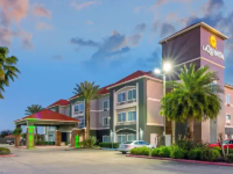 La Quinta Inn & Suites by Wyndham Winnie Hoteles en Winnie