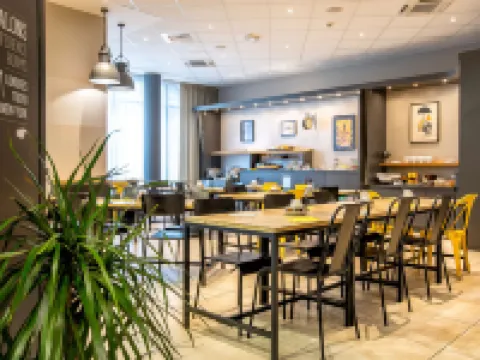 ベストウェスタン プラス スーツケース パリ ラデファンス アニエール・シュル・セーヌのホテル