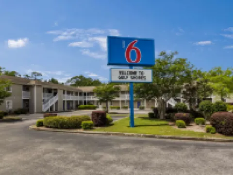 Motel 6 Gulf Shores, Al Hotel berhampiran Jack Edwards Airport