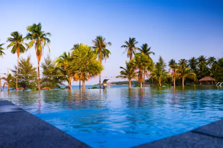 The One Resort Отели рядом с достопримечательностью «Као Тауч Бич»