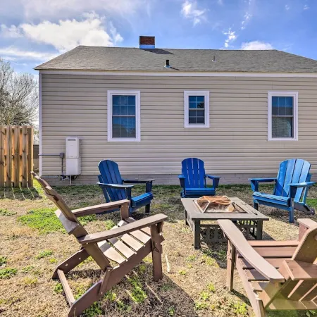 New Bern Retreat w/ Fire Pit ~ 1 Mi to Dtwn!