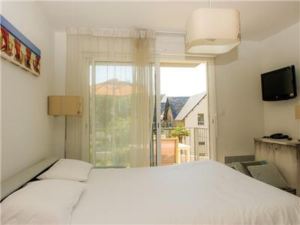 Restful Residence les Jardins DArvor - 3-Room Apartment and Cabin for 6 People