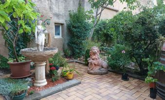 The Green Suite - with Garden